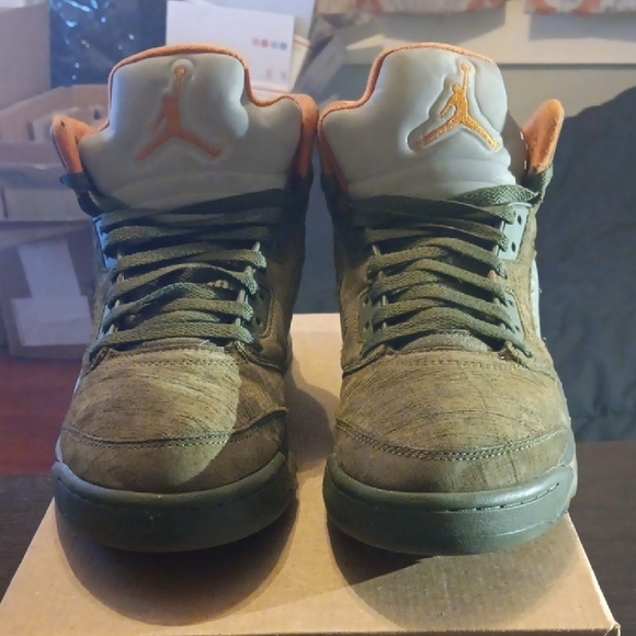 Jordan 5 Retro (2024) Olive Mens SZ 9 Womens SZ 10.5 EUC - Picture 4 of 9